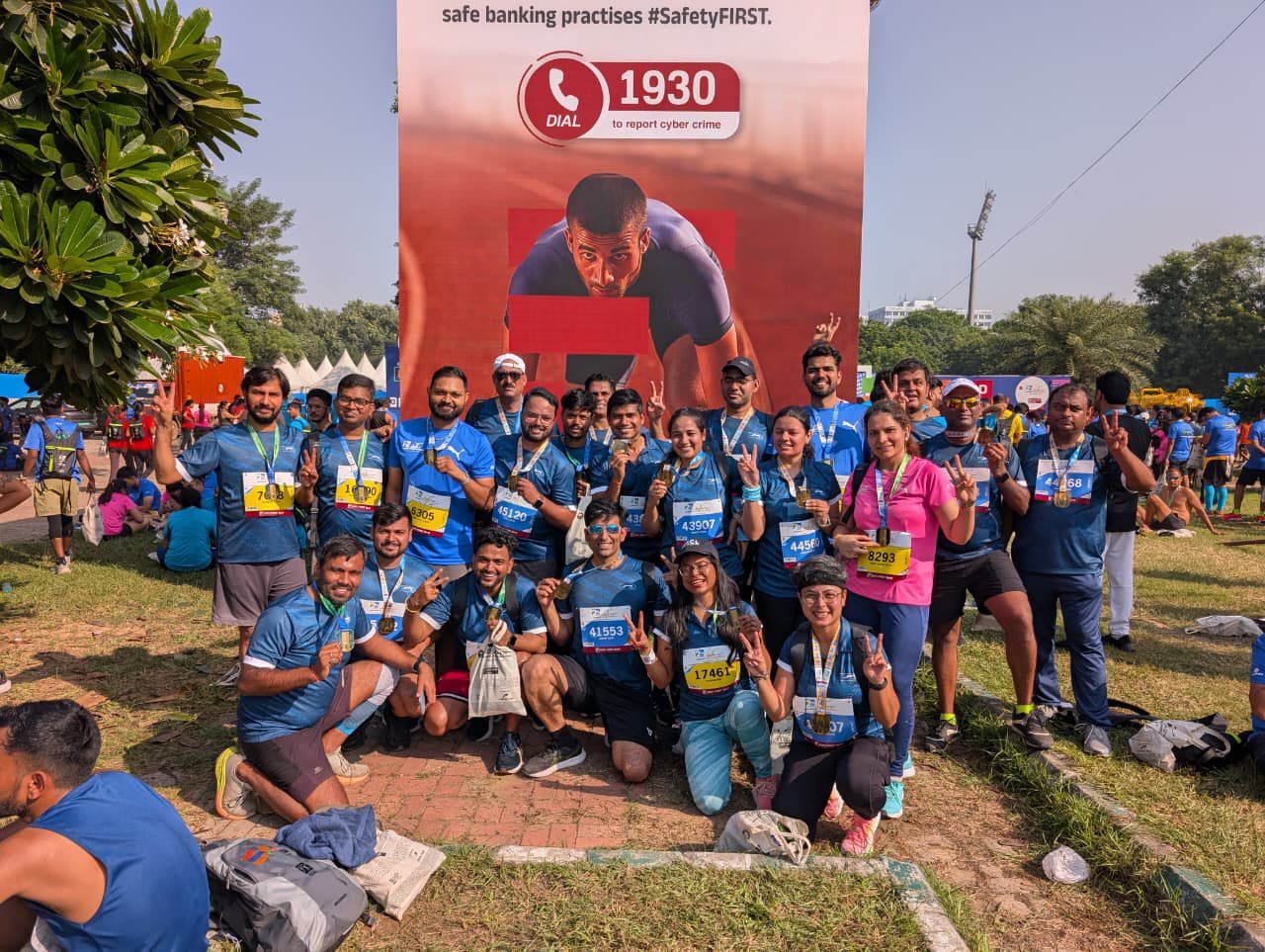 टीम NHSRCL ने वेदांता दिल्ली हाफ मॅरेथॉन 2025 मध्ये सहभाग घेतला, ज्यामध्ये ताकद, सहनशक्ती आणि एकात्मतेच्या भावनेचा उत्सव साजरा करण्यात आला